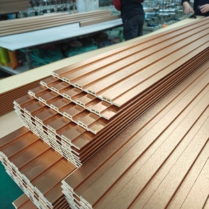 Panneaux muraux rainurés WPC pour intérieur, sur mesure, pour hôtels, projets complets, présentoirs - Product Image 1