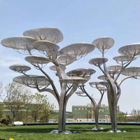 Sculpture d'arbre en fil métallique poli et en acier inoxydable sur mesure pour l'extérieur