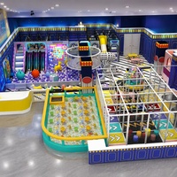 Équipement de terrain de jeu intérieur direct usine, thème bleu roi classique, bac à sable, piscine à balles, structure d'escalade en grille, mur interactif pour enfants FEC