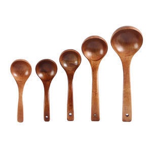 ทัพพีไม้เนื้อแข็ง ด้ามยาวโค้ง ทัพพีตักโจ๊ก ช้อนตักหม้อไฟ พร้อมลายสลัก - Product Image 2