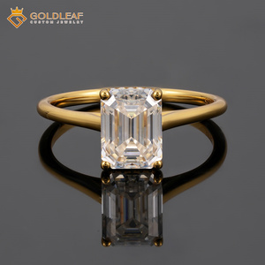 Anillo de Compromiso de Diamante Moissanita con Corte Esmeralda Personalizado Goldleafgem, Chapado en Oro de 10K y 14K, Engaste de Garras, Joyería Fina Clásica para Mujer - Product Image 3