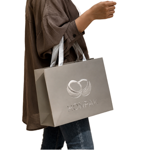 Sac de shopping en papier gris HONPAK avec logo en feuille d'argent, poignées plates, recyclable, style luxueux, sac standard - Product Image 1