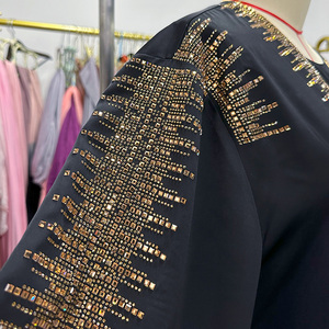 Vêtements islamiques du Moyen-Orient, <span class=keywords><strong>robe</strong></span> Abaya noire <span class=keywords><strong>de</strong></span> luxe sur mesure, ensemble <span class=keywords><strong>de</strong></span> robes Abaya <span class=keywords><strong>de</strong></span> Dubaï, orné <span class=keywords><strong>de</strong></span> pierres et <span class=keywords><strong>de</strong></span> perles - Product Image 6