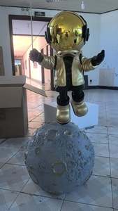 Escultura Artística de Astronauta Pintada a Mano en Resina, Modelo Espacial, Estatua Grande de Colección para Sala de Estar, Venta al Por Mayor - Product Image 2