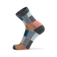Chaussettes pour hommes en coton de qualité bon marché à motifs à carreaux colorés en gros Mode