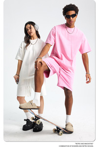 Ensemble T-shirt et short oversize unisexe style streetwear rétro, effet délavé et teinture acide, collection été pour fabricants de vêtements - Product Image 4