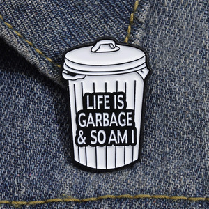 Al por mayor: Pines de metal esmaltados con diseño de dibujos animados, bonitos, con motivos de basura blanca, insignias de recuerdo y broches de bote de basura para ropa y mochilas - Product Image 2