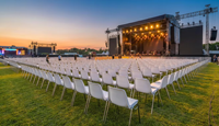 Chaise d'événement empilable en plastique, capacité de charge 600 lbs, certifiée CE, pour location de lieux de concert, conférences et festivals de musique