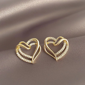 Orecchini a perno con doppio cuore, eleganti e dolci, gioielli alla moda da donna, regalo per l'uso quotidiano - Product Image 1