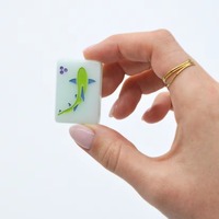 Jeu de tuiles de mahjong de luxe inspiré du verre marin, style côtier américain, avec motifs Vents de marée haute, Dragons requins taureaux, Dauphins et Jokeres coquillages.