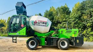 Camion malaxeur à béton autochargeur Zhongke Jufeng d'occasion, bien entretenu, en bon état - Product Image 1