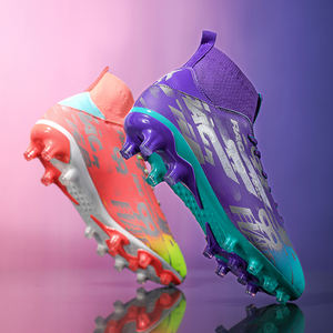 Chaussures de football professionnelles, abordables, originales, plaquées, pour entraînement sur gazon synthétique, légères et souples, pour hommes et femmes - Product Image 1