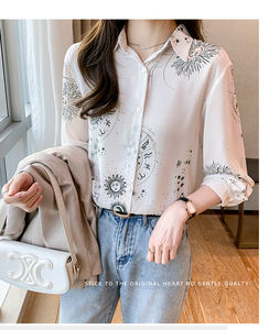 Blus Motif Bunga Matahari dan Bintang 2023 Baru Longgar Draping Kemeja Wanita Lengan Panjang Kemeja Sifon Putih - Product Image 3