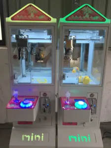 Mini grúa operada por monedas, máquina de juego
