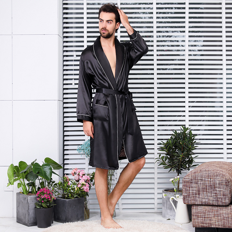 Luxe design badjas met patroon van gekleurde streepjes