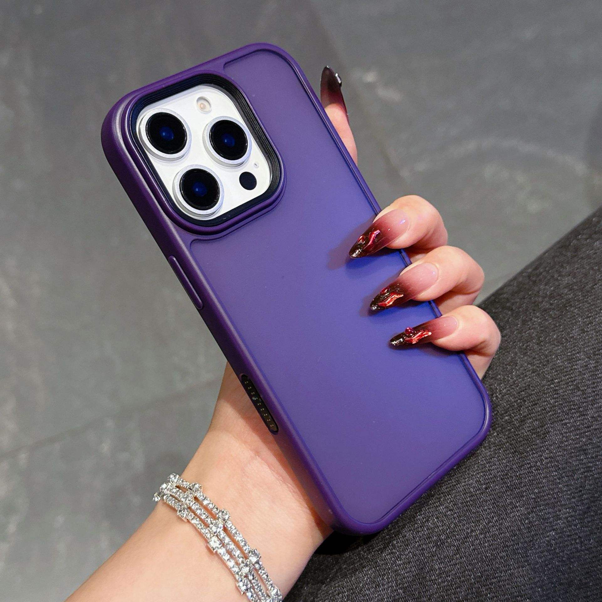 สีม่วงเข้ม