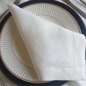 Serviettes en lin brodées personnalisées Serviettes en tissu <span class=keywords><strong>de</strong></span> <span class=keywords><strong>mariage</strong></span> réutilisables <span class=keywords><strong>de</strong></span> style classique avec ourlet <span class=keywords><strong>pour</strong></span> présentations à la <span class=keywords><strong>table</strong></span> du dîner - Product Image 5