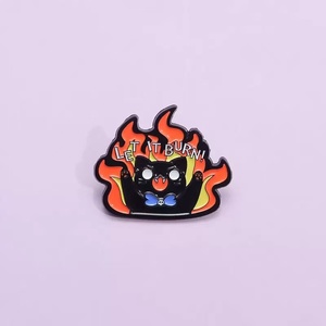 En gros, épingles <span class=keywords><strong>de</strong></span> revers en métal émaillées, mignonnes, style anime, motif flamme, badges et broches <span class=keywords><strong>de</strong></span> dessin animé, avec inscription 'Feu' - Product Image 5