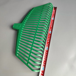 Râteau à feuilles en PP à 26 dents avec manche en bois <span class=keywords><strong>pour</strong></span> pelouse, jardin, parterres de <span class=keywords><strong>fleurs</strong></span> et feuilles de toit - Product Image 4