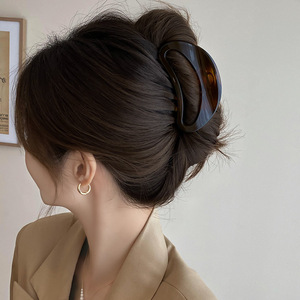 Français rétro creux croissant cheveux griffe femme 2025 nouveau exquis mat griffe pince fille cambrure Logo personnalisé cheveux accessoires - Product Image 2