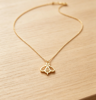 Collier Abeille en Acier Inoxydable pour Femme, Pendentif Abeille Creux Découpé, Bijou Animalier Délicat et Tendance, Cadeau pour Elle