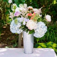 Vase Seau Vintage en Métal Galvanisé avec Poignée en Bois, Finition Zinc Brut, Seau en Fer pour Fleurs Séchées et Fraîches, Décoration Maison et Mariage
