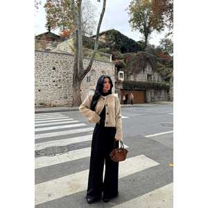 Veste pour femme avec détails boutonnés couleur crème - Product Image 1