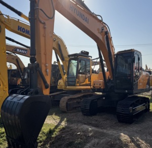 Excavatrice Hyundai R225LC/R220LC d'occasion de 25 tonnes en bon état de marche, prête à l'emploi, modèle populaire, pièces détachées suffisantes, moteur, boîte de vitesses - Product Image 1