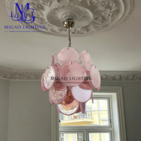 Lustre vintage médiéval français, suspension en verre empilée en forme de nuages roses, luxe pour salle à manger et entrée de villa