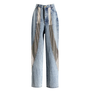 Pantalones de mujer de cintura alta y pierna ancha, vaqueros con diseño de rejilla hueca, perforaciones láser y diamantes incrustados, con lavado sostenible - Product Image 1