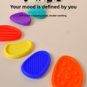 Nouvelle Pierre Sensorielle Colorée pour Soulager l'Hyperactivité, l'Anxiété et le Stress – Outil Magique en Silicone, Planche Tactile pour Doigts, Jouet de Concentration - Product Image 2