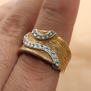 Bague unisexe de style européen et américain, bicolore, sertie de diamants, monture pavée en or, style rétro punk, 290117 - Product Image 4