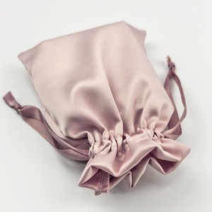 Sac à cordon en satin rose et bleu brumeux de haute qualité, pochette à bijoux en soie avec logo personnalisé, petits sacs cadeaux en tissu de luxe - Product Image 5