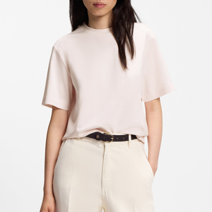 T-shirt pour femme au look sophistiqué au quotidien, conçu pour un confort optimal avec une forme raffinée et un style moderne. - Product Image 1