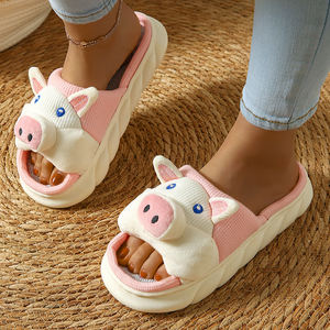 Pantoufles en lin pour femmes à imprimé animalier avec motif cochon mignon, logo personnalisé, antidérapantes, douces et confortables pour l'hiver et l'été - Product Image 3