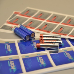 Pin Chống Cháy Co Rút Sáng Bóng Tùy Chỉnh Giá Rẻ Từ Nhà Máy Cho Nhãn Dán AA - Product Image 4