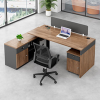 Bureau de travail en forme de L pour 4 personnes, style moderne industriel, en bois, avec armoire latérale pour bureau commercial