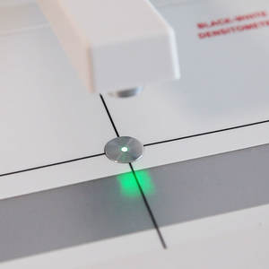 Densímetro Digital Portátil Industrial LED Blanco y Negro YUSHI DM3011 con Película de Calibración y Tableta de Densidad - Product Image 6