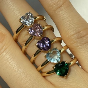 Anillo de Acero Inoxidable Moderno con Piedras Preciosas de Colores, Anillo de Diamantes con Engaste de Garra y Baño PVD para Mujer - Product Image 4