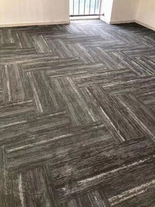 Alfombra de Oficina de PP de 100*33.33cm, Diseño Moderno Comercial, Revestimiento de PVC, Baldosas Comerciales Cuadradas - Product Image 2