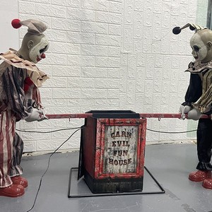 Decoración de casa embrujada de terror de Halloween, accesorio de payaso balancín de estilo americano aterrador con sensor IR, iluminación automática y efectos de sonido - Product Image 2