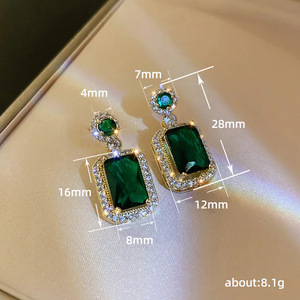 Set di gioielli in stile vintage, orecchini geometrici di alta gamma, collana e anelli di lusso per donna - Product Image 4