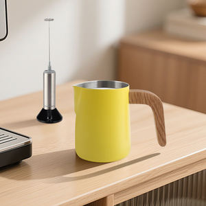 Pichet Latte Art de 350ml, pichet à vapeur expresso avec bec rond et manche en bois, pichet à mousseur à lait - Product Image 2