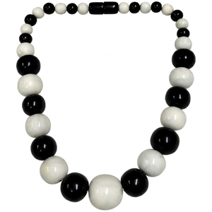 Collier Multicouche en Résine Fait Main avec Perles Naturelles et Cœur, Bijou Unisexe Tendance pour Fêtes et Mariages - Product Image 1