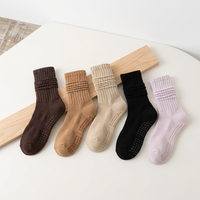 Chaussettes de yoga et de Pilates en tricot pour femmes, antidérapantes avec semelle en silicone, chaussettes de sport d'intérieur pour barre et entraînement