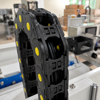 Machine de scellage de cartons intelligente avec imprimante d'étiquettes d'expédition automatique pour l'automatisation des entrepôts