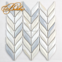 Revêtement mural en mosaïque de porcelaine chic, motif de feuilles, design botanique arabesque, ambiance minimaliste, style Wabi Sabi