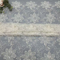 Tissu en dentelle brodée extensible à motif floral 3D pleine largeur pour rideaux, robes de mariée et châles de soirée