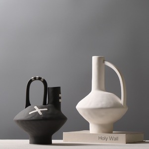 Vase de table moderne au design unique, décoration intérieure, vase à fleurs en céramique terracotta, décoration de maison unique - Product Image 1