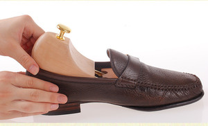 Árbol de zapatos grande de doble tubo para hombre, árbol de zapatos de madera ajustable con logotipo personalizado de fábrica de China, gratis - Product Image 4